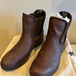 Ariat high ankle Chelsea style boots. Rich dark brown color.